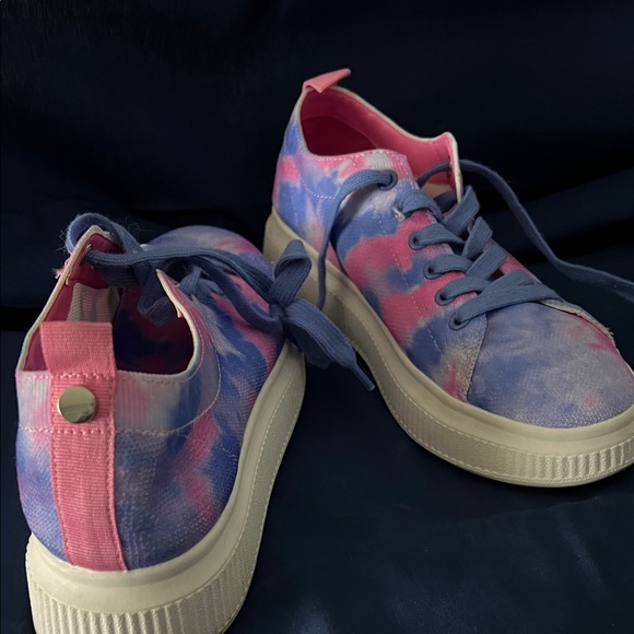BP Vibrant Blue and Pink Sneakers - Picture 2 of 5
